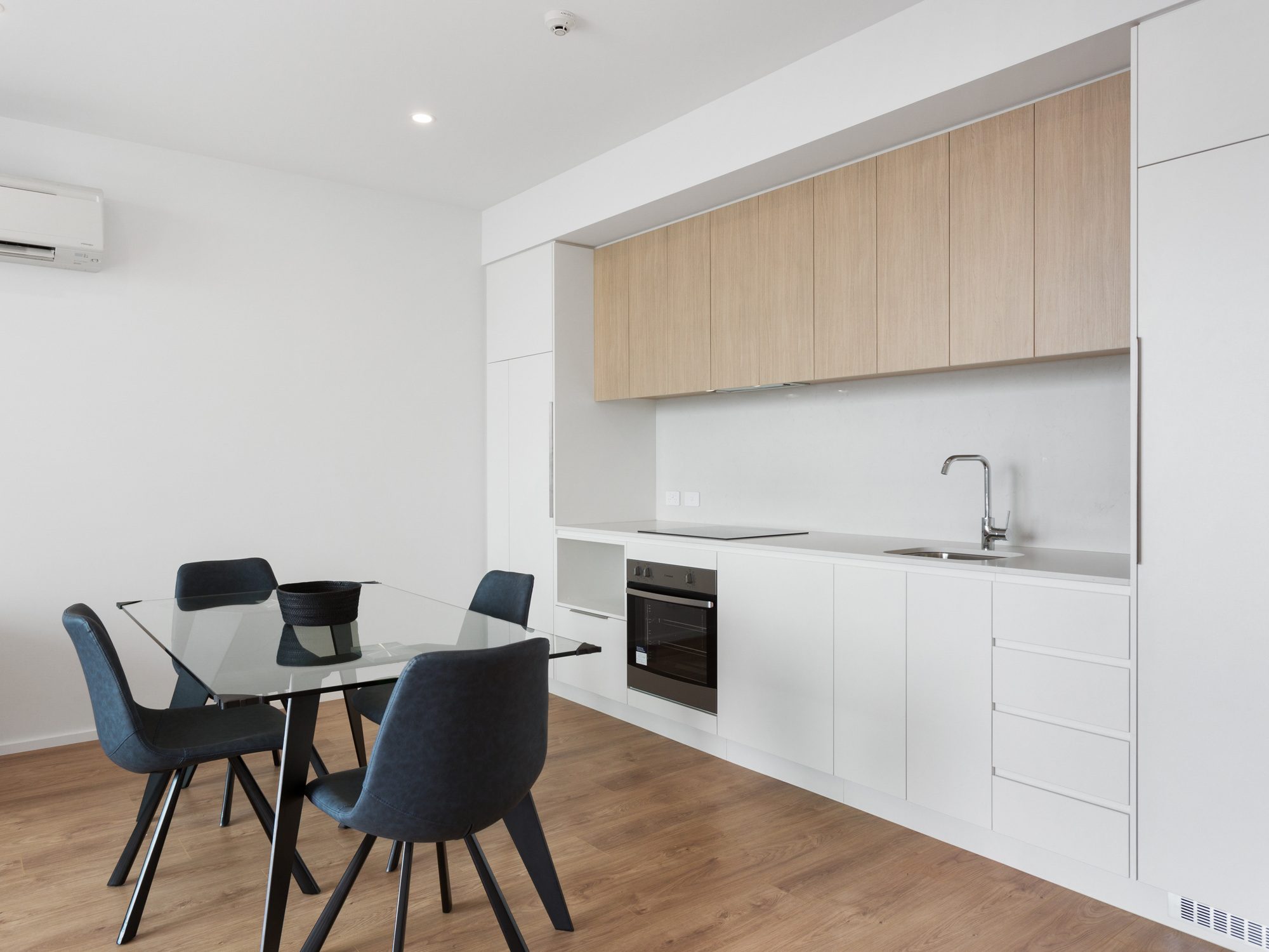 IRE3425354 Woodforde 3